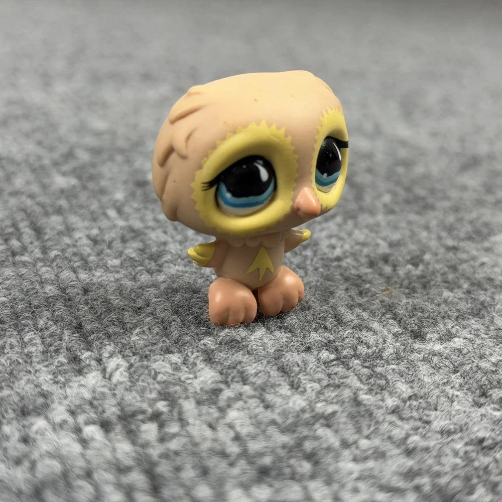 Hasbro Littlest Pet Shop Brown Owl #674 Bird Mini Figure 2007 Blue Eyes LPS Toy